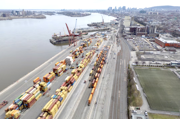 Trump threatens Canada with 100pc tariff over possible China agreement